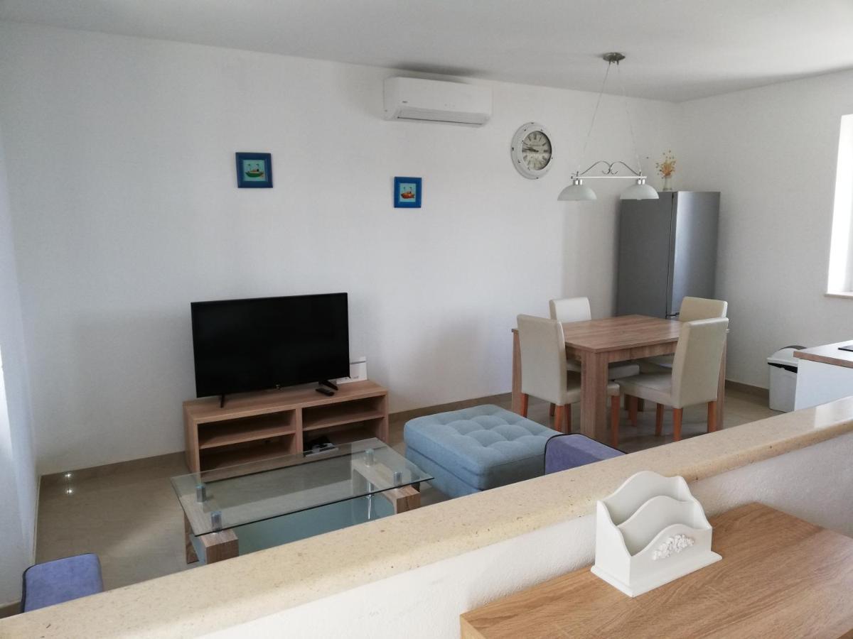 Apartman Postira Rot Exteriör bild